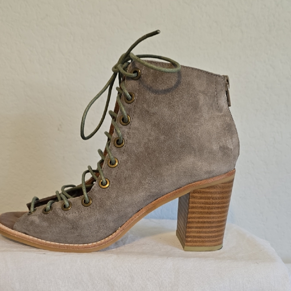 Jeffrey Campbell "Cors" Taupe Lace-Up Suede Booties. Size 7.5M Gently Worn - Picture 12 of 15